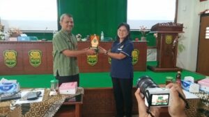 LANGKAH SINERGI MENJADI SEKOLAH UNGGUL DENGAN STUDI TIRU SMA PL DON BOSKO KE SMA BATIK 1 SURAKARTA